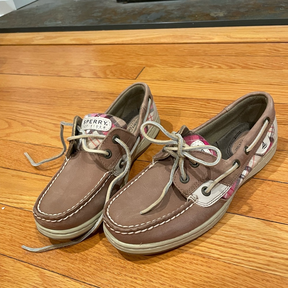 Sperry Tan Boat Shoes with Pink Plaid Design 🩷